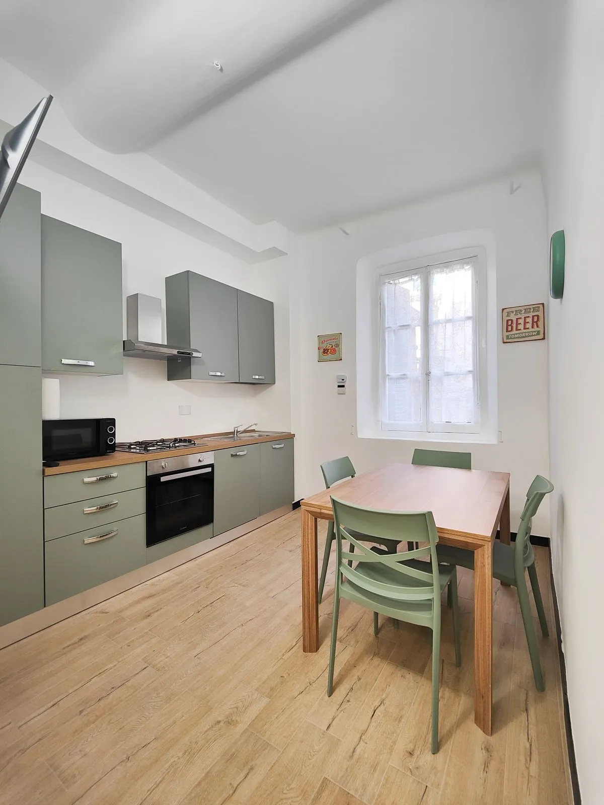 Cucina abitabile con zona pranzo